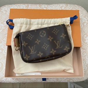 Louis Vuitton Monogram Mini Pochette